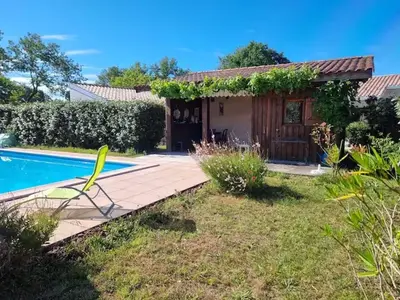 Piscine de l'établissement Landaise Lou Pao, 2 maisons, piscine, Lac de Léon ou située à proximité