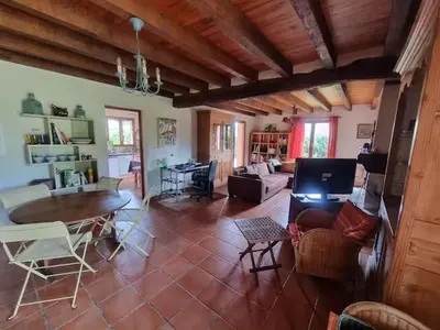 Coin salon dans l'établissement Landaise Lou Pao, 2 maisons, piscine, Lac de Léon