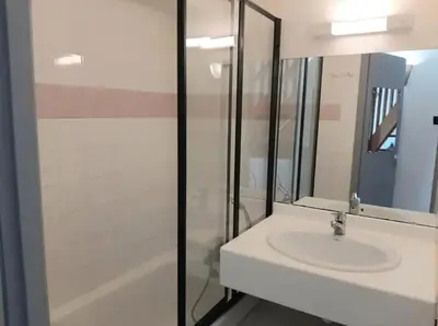 Salle de bains dans l'établissement Maison 6 personnes avec jardin derrière la dune