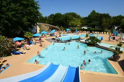 Piscine de l'établissement Chalet ou située à proximité