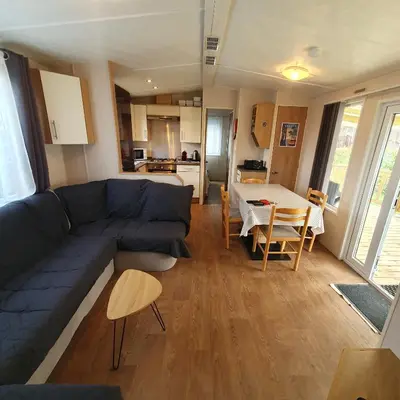 Cuisine ou kitchenette dans l'établissement Mobile Home grand confort 4 à 6personnes au bord du lac de Biscarosse camping 4 étoiles