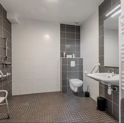 Salle de bains dans l'établissement Gîte Oustaou Biscarrosse Plage 7 chambres 15 personnes