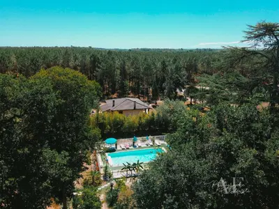 Piscine de l'établissement Manoir de Tireveste ou située à proximité