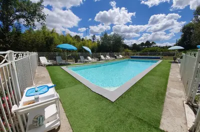 Piscine de l'établissement Manoir de Tireveste ou située à proximité