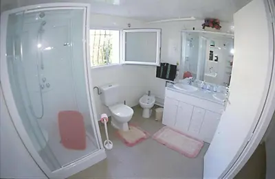 Salle de bains dans l'établissement L'Hernani