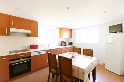 Cuisine ou kitchenette dans l'établissement Appartements - Chez Alice