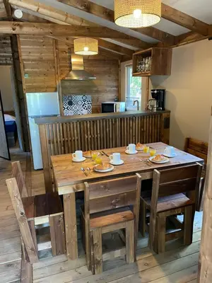 Cuisine ou kitchenette dans l'établissement Camping de la Dune 