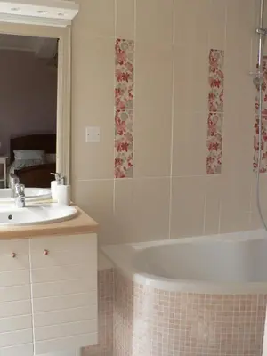 Salle de bains dans l'établissement La Terrasse de la Grand'Rue - chambre d'hôtes -