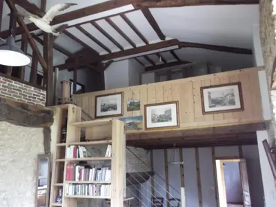 Bibliothèque dans la maison de vacances
