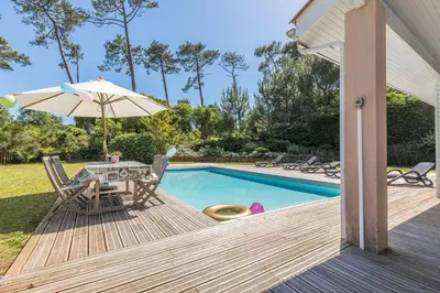 Piscine de l'établissement Madame Vacances Villas Club Royal Ocean 17 ou située à proximité