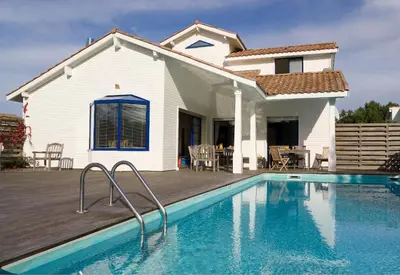Piscine de l'établissement Madame Vacances Villas Club Royal Aquitaine ou située à proximité