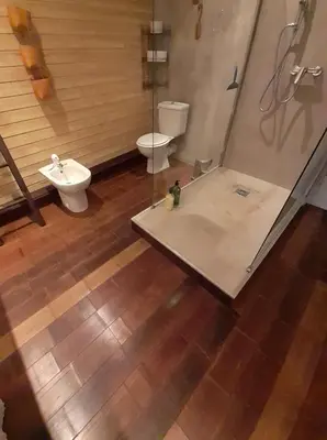 Salle de bains dans l'établissement Chambre chez Annick