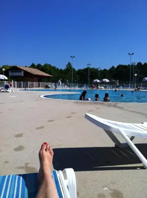 Piscine de l'établissement Résidence Mes Amours d'Enfants - Les Villas du Lac ou située à proximité