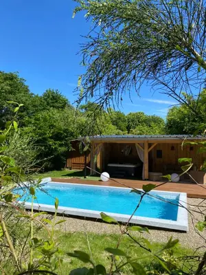 Piscine de l'établissement Gîtes & Spa de charme 
