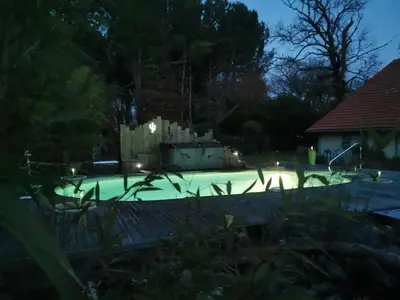 Piscine de l'établissement Les Hôtes Landes ou située à proximité