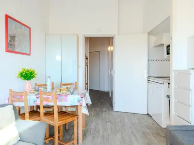 Cuisine ou kitchenette dans l'établissement Apartment les Goelands by Interhome