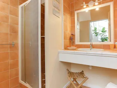 Salle de bains dans l'établissement Holiday Home Les Pinasses by Interhome