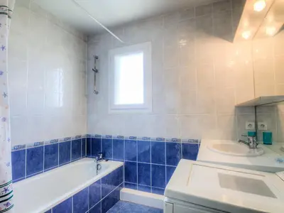 Salle de bains dans l'établissement Apartment Maria Callas by Interhome