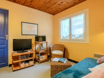 Télévision ou salle de divertissement dans l'établissement Holiday Home Oyan Aldo by Interhome