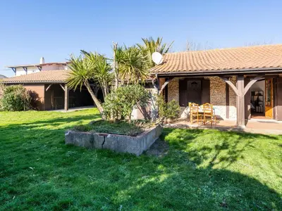 Jardin de l'établissement Holiday Home Poste by Interhome