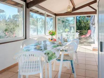Terrasse ou espace extérieur de l'établissement Holiday Home Promenade des Pins by Interhome