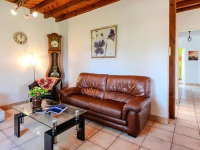 Coin salon dans l'établissement Holiday Home Promenade des Pins by Interhome