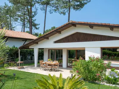 Jardin de l'établissement Holiday Home Roitelet by Interhome