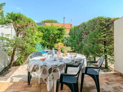 Jardin de l'établissement Holiday Home Sicard-5 by Interhome