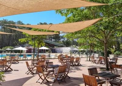 Piscine de l'établissement Village Vacances Le Lac Marin ou située à proximité