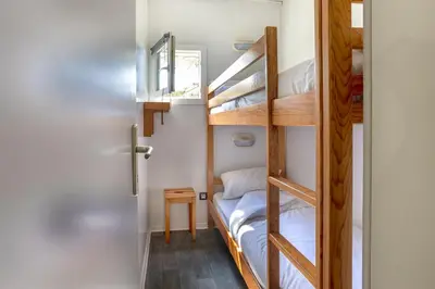 Un ou plusieurs lits dans un hébergement de l'établissement Village Vacances La Forêt des Landes