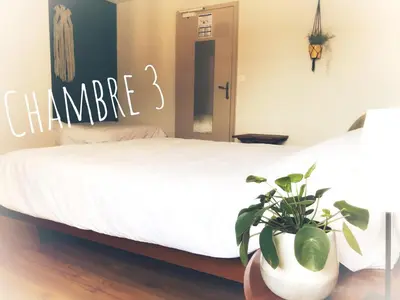Un ou plusieurs lits dans un hébergement de l'établissement Logis Hôtel & Restaurant Linça