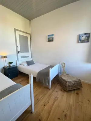 Un ou plusieurs lits dans un hébergement de l'établissement L'Estanquet Bed and Breakfast pdj offert