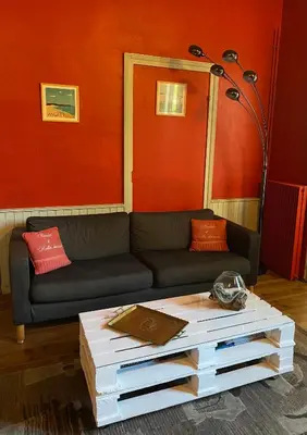 Coin salon dans l'établissement L'Estanquet Bed and Breakfast pdj offert