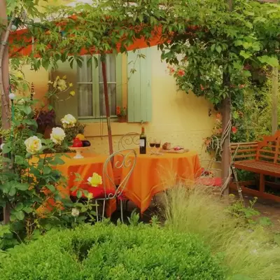 Maison Au Jardin