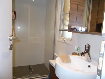 Salle de bains dans l'établissement mobilhome charme funpass et wifi inclus
