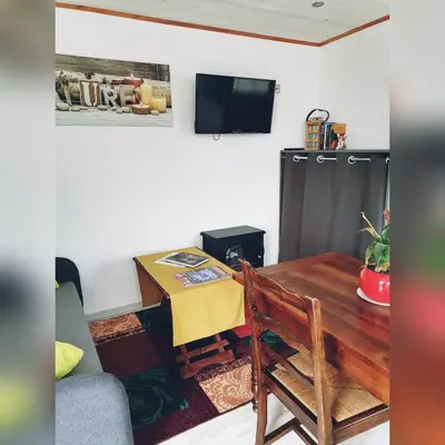 Télévision ou salle de divertissement dans l'établissement Le Clos des Mylandes