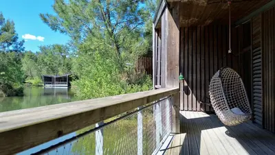 Vue sur la rivière ou le fleuve situé(e) à proximité de l'hôtel