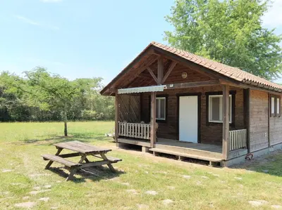 Jardin de l'établissement Camping familial les chalets d'Uza