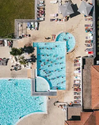 Piscine de l'établissement Camping Lou Broustaricq ou située à proximité