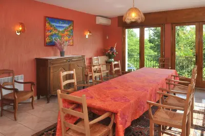 Coin salon dans l'établissement Logis Hôtel & Restaurant Aux Tauzins