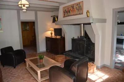 Télévision ou salle de divertissement dans l'établissement La Maison Ratabou