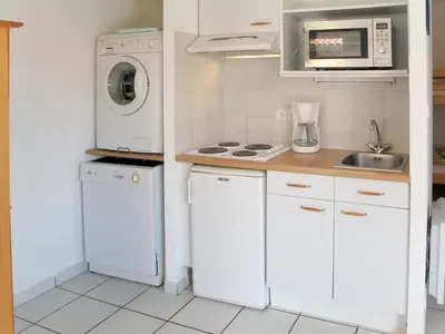 Cuisine ou kitchenette dans l'établissement Holiday Home Résidence Dune Blanche - Soleil by Interhome
