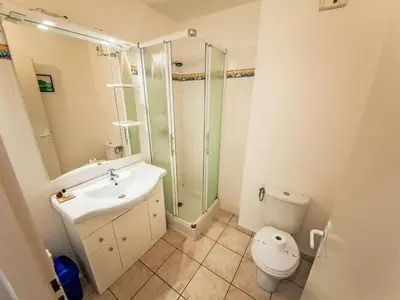 Salle de bains dans l'établissement Holiday Home Résidence Dune Blanche - Sable by Interhome