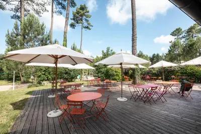 Jardin de l'établissement Huttopia Landes Sud