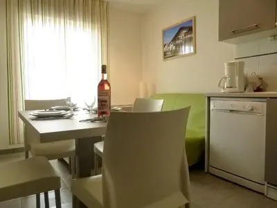 Cuisine ou kitchenette dans l'établissement Appartement cosy Vieux Boucau 22m² + Wifi