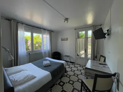Un ou plusieurs lits dans un hébergement de l'établissement Auberge Les Mufliers - Hôtel Les Forges