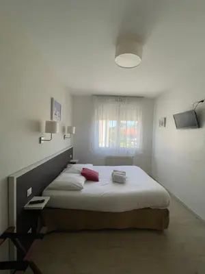 Un ou plusieurs lits dans un hébergement de l'établissement Auberge Les Mufliers - Hôtel Les Forges