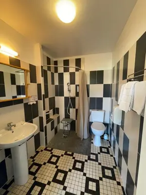 Salle de bains dans l'établissement Auberge Les Mufliers - Hôtel Les Forges
