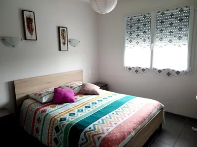 Un ou plusieurs lits dans un hébergement de l'établissement Maison familiale avec jardin à Lit-et-Mixe, 100 m²