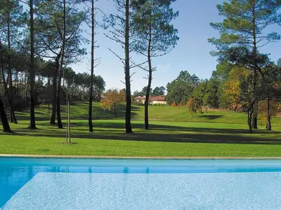 Piscine de l'établissement Lagrange Vacances La Clairière aux Chevreuils ou située à proximité
